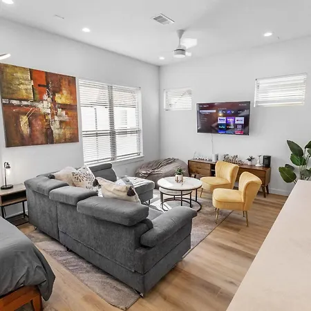 Spacious 3Bd Retreat I Near Hotspots I Sleeps 12
